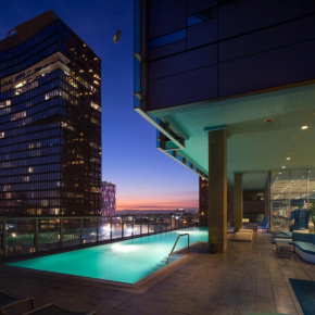 Отель Downtown Highrise Luxury Living  Лос-Анджелес